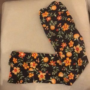 Lularoe Peaches OS leggings